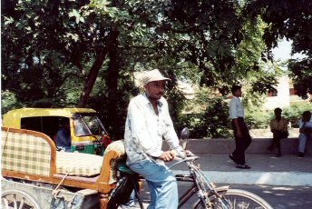 Cycle Rickshaw carries a couch